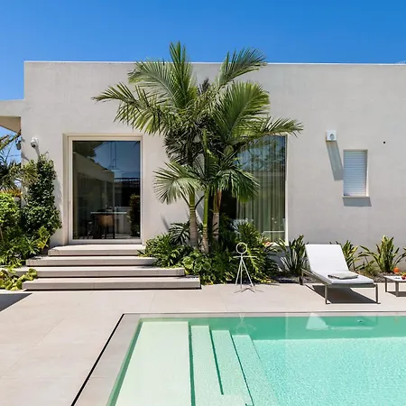 Essence Design With Pool מרסאלה