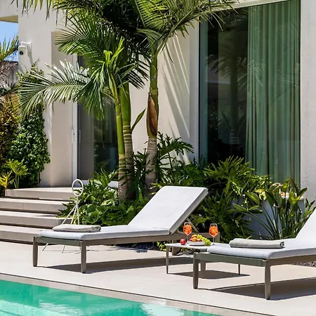 Essence Design With Pool Willa *